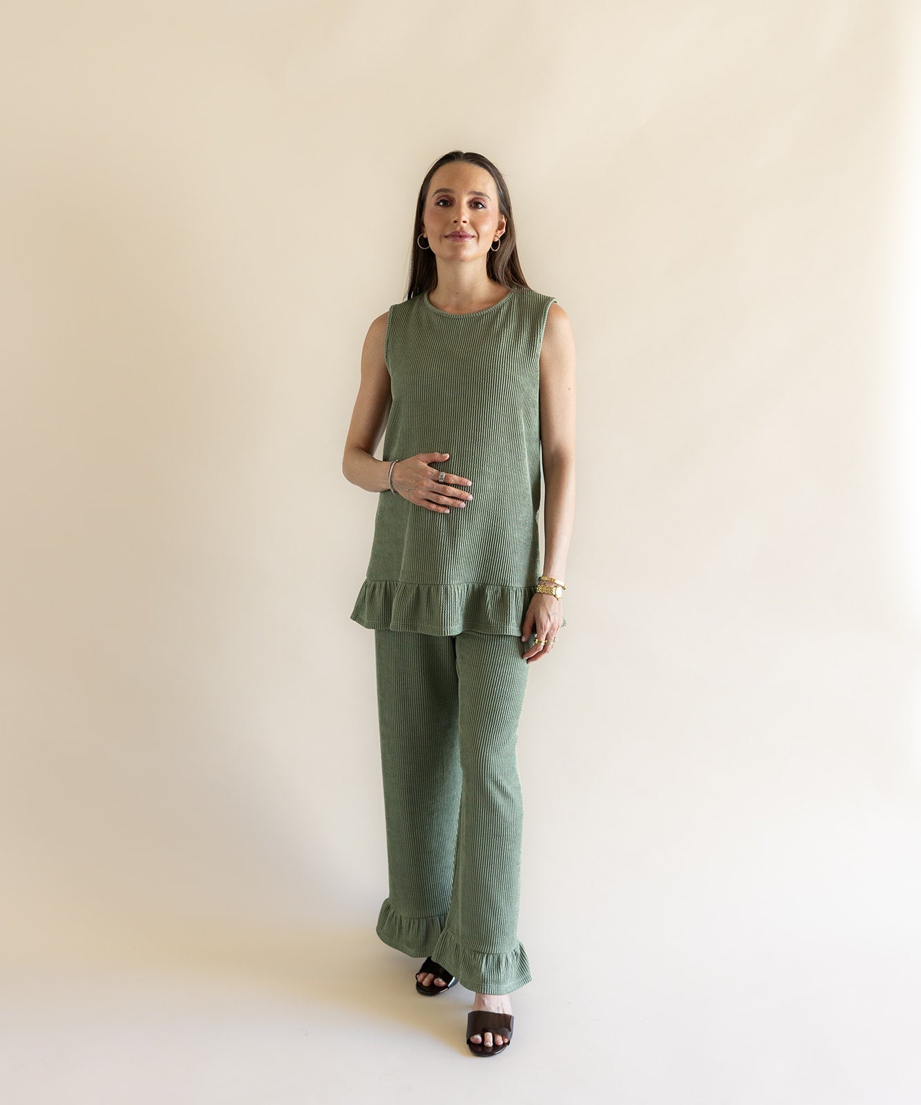 Conjunto para embarazo y lactancia diseñado para brindar comodidad, estilo y versatilidad. Ideal para embarazo, postparto y maternidad.
