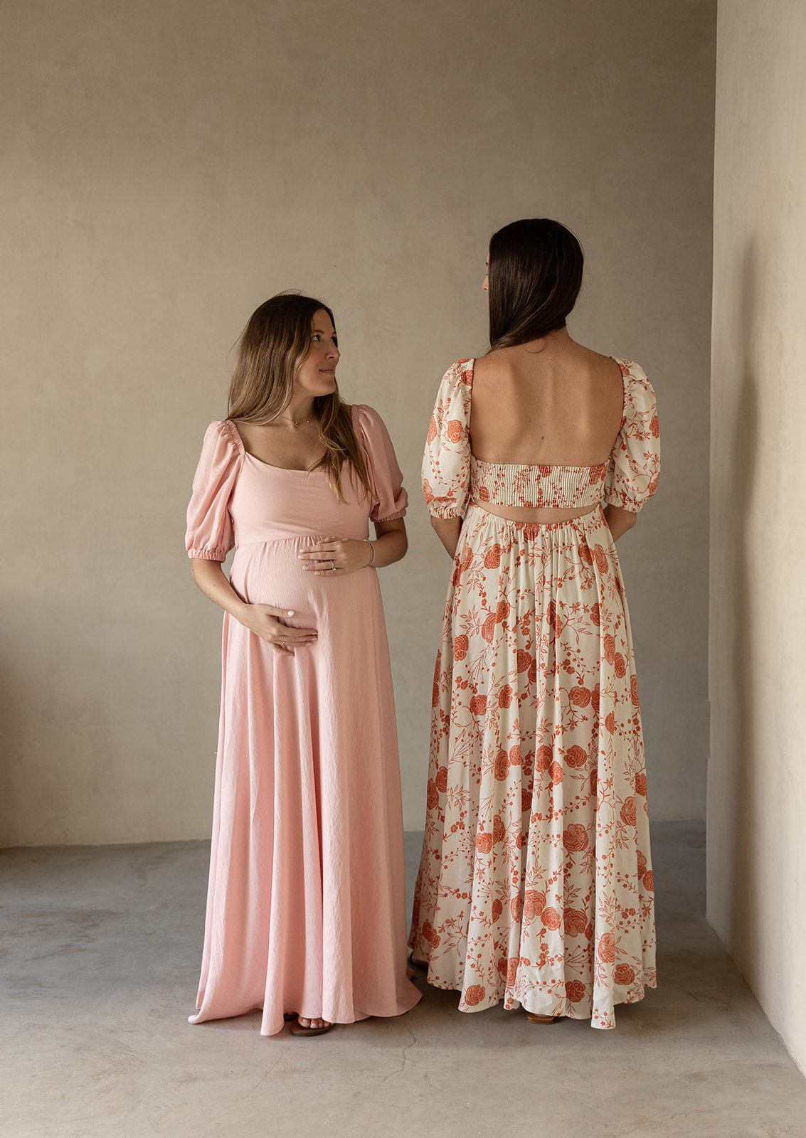 Vestidos para Baby Shower: cómo elegir el look perfecto para uno de los días más especiales de tu embarazo