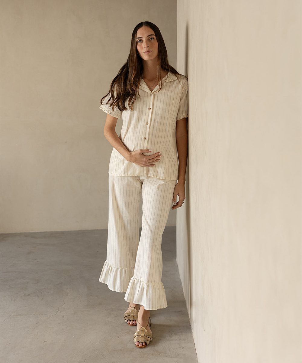 Mujer embarazada con set para embarazada ideal lucir y estar cómoda durante el embarazo. Ropa para embarazada.